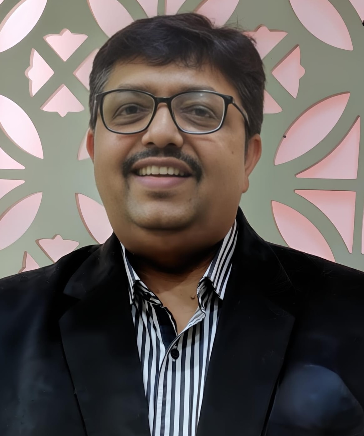 About Chief Advisor